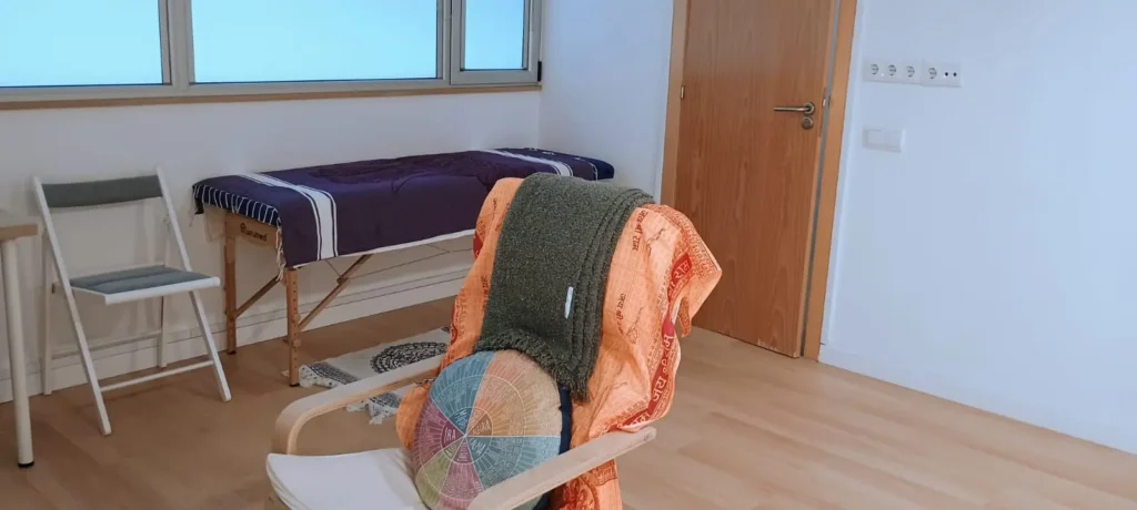 Sala individual para sesiones terapéuticas en Les Corts, cerca del Eixample