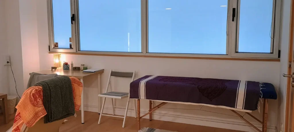 Sala individual para sesiones terapéuticas en Les Corts, cerca del Eixample