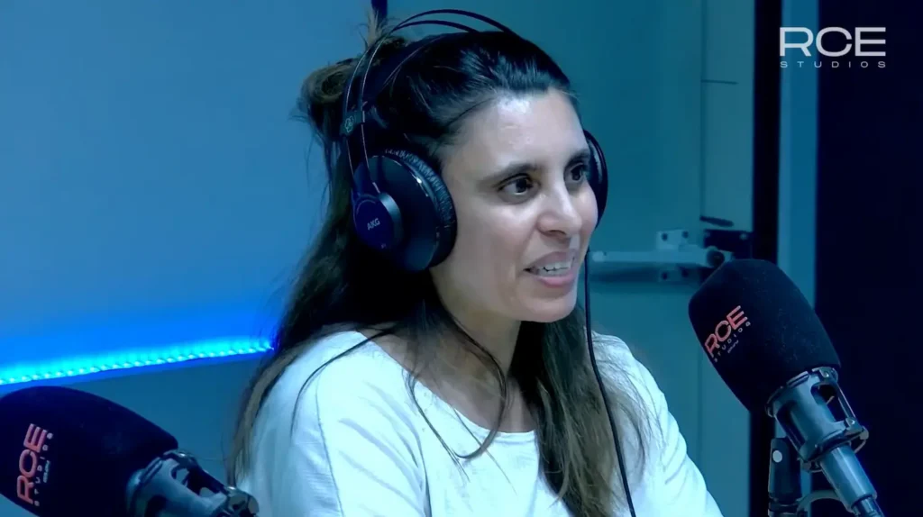 Chiara Leoni hablando sobre terapia familiar y acompañamiento a adolescentes