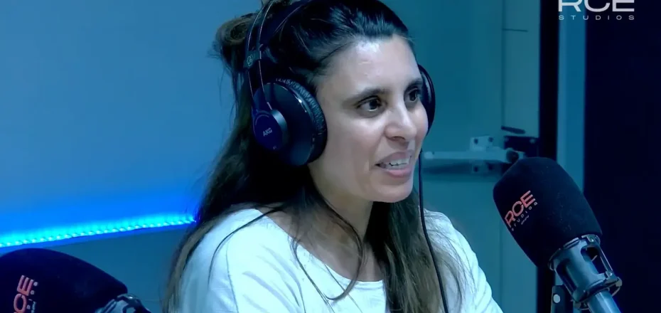 Chiara Leoni hablando sobre terapia familiar y acompañamiento a adolescentes
